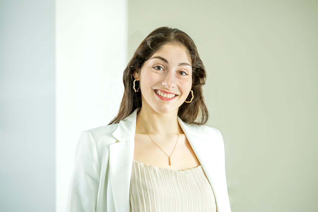 9590-IN22046.jpg